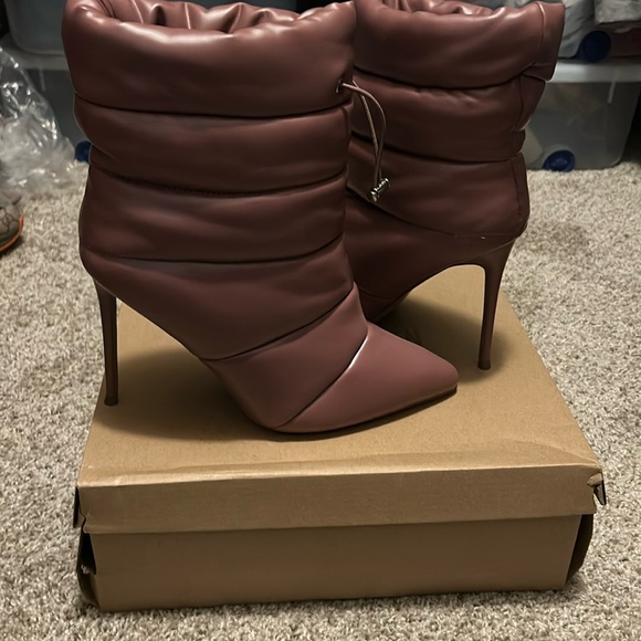 Steve Madden Shoes - Size 9.5 Cloak Rose Steve Madden Bootie only worn once